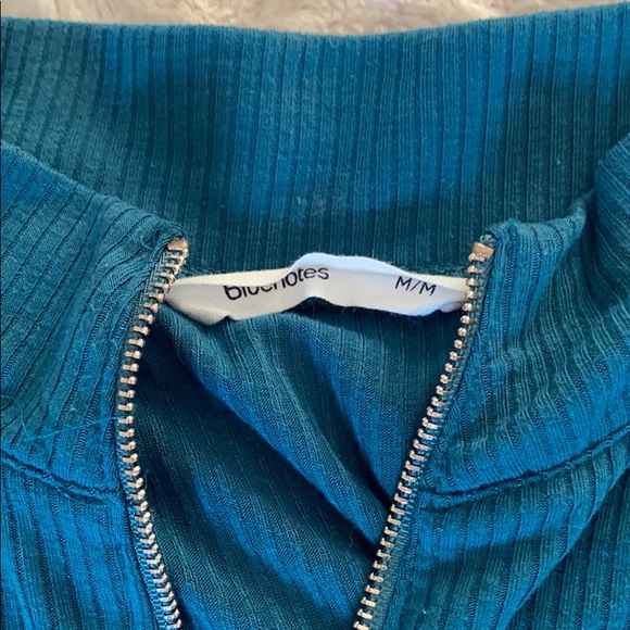 Ribbed High-Neck Tee - Picture 3 of 3